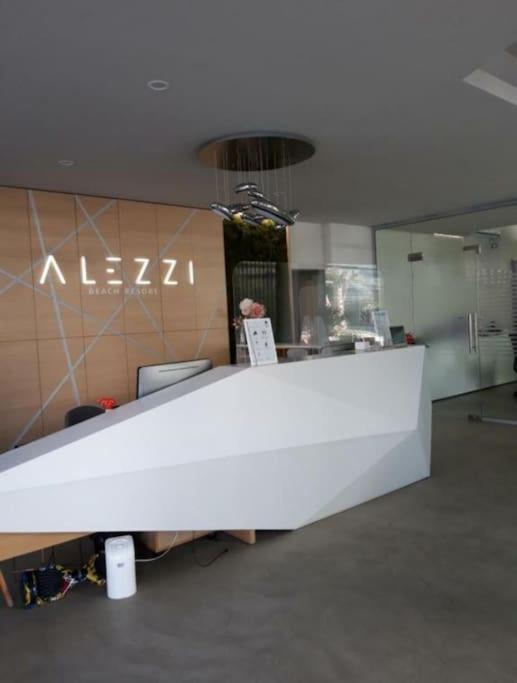 Alezzy Beach Apartament Prima Linie La Mare 那沃达利 外观 照片
